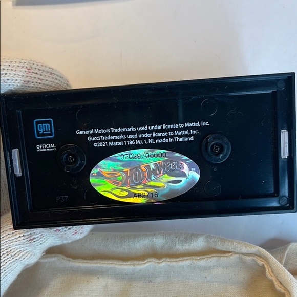 🙌 NWT Gucci x Hot Wheels Cadillac Seville Die-Cast Model Collectible - Picture 10 of 15